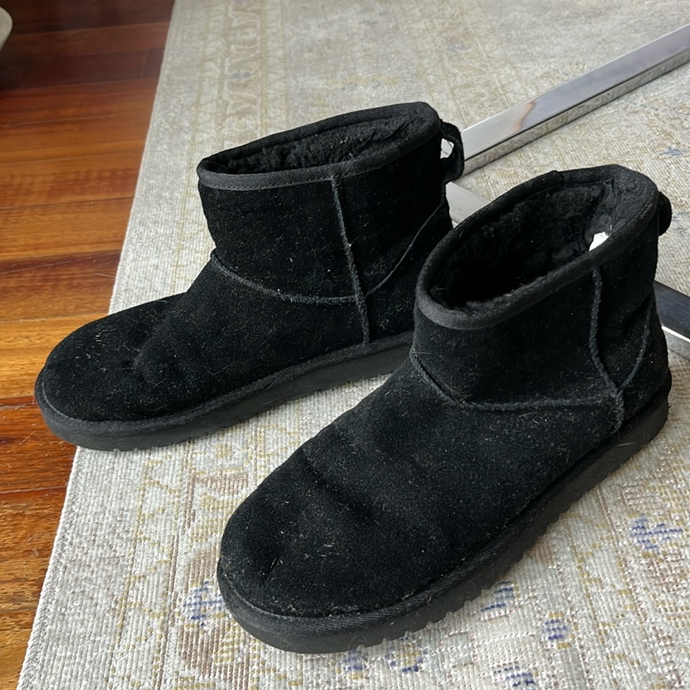 Koolaburra by UGG Black Ankle Boots